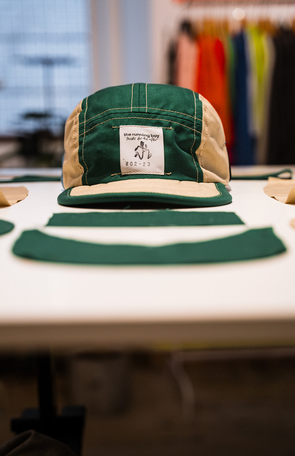 Gorra de 5 paneles 'Savia'. "Proyecto 23". the running boy X Ferdy.