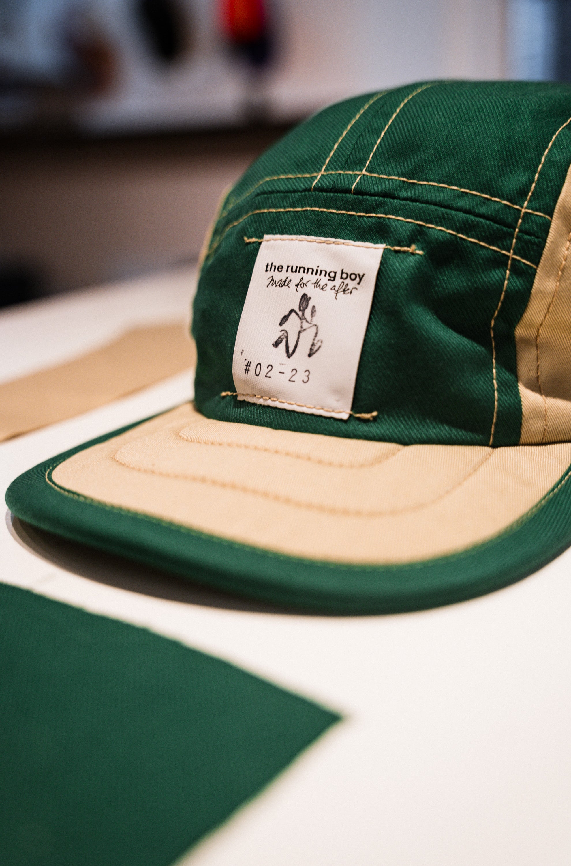 Gorra de 5 paneles 'Savia'. "Proyecto 23". the running boy X Ferdy.