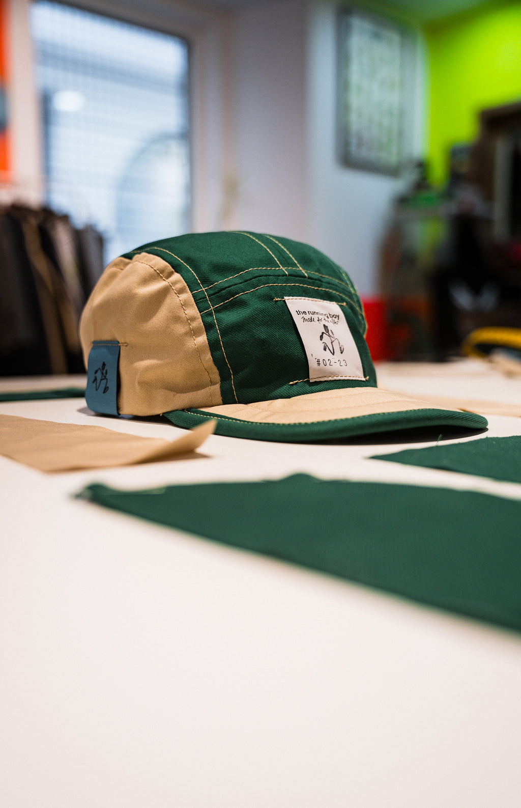 Gorra de 5 paneles 'Savia'. "Proyecto 23". the running boy X Ferdy.
