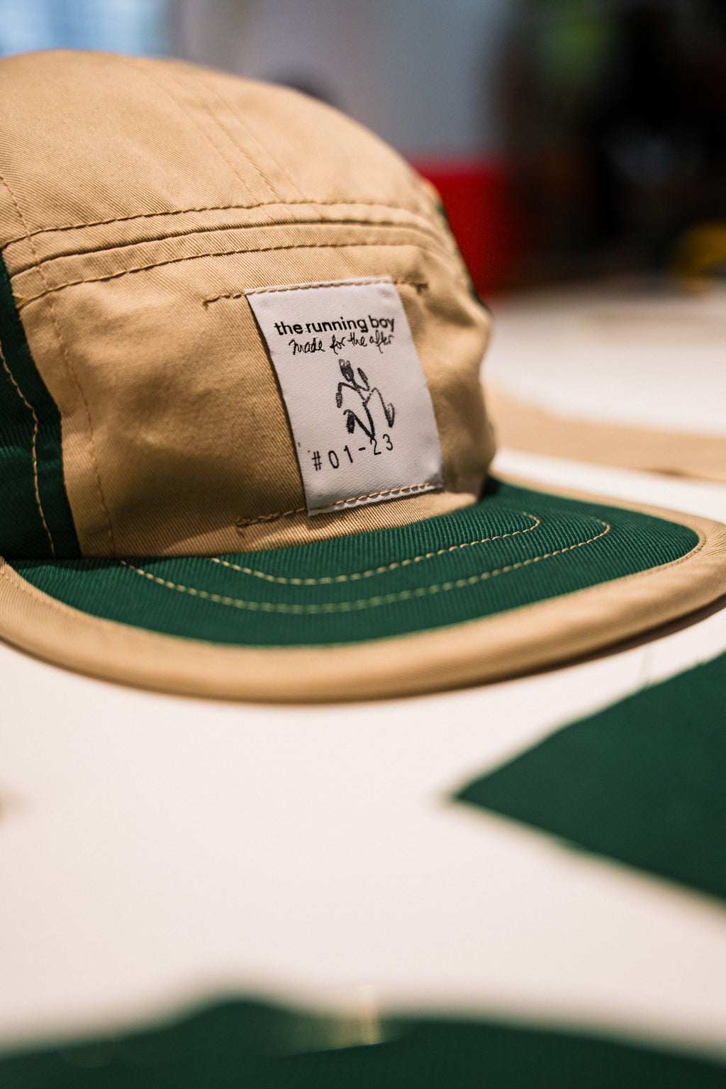 Gorra de 5 paneles 'Savia'. "Proyecto 23". the running boy X Ferdy.