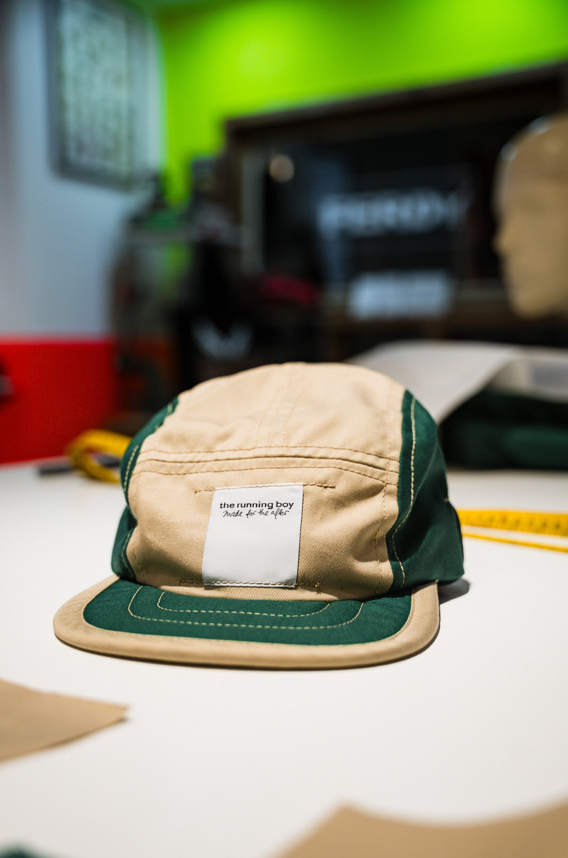 Gorra de 5 paneles 'Savia'. "Proyecto 23". the running boy X Ferdy.