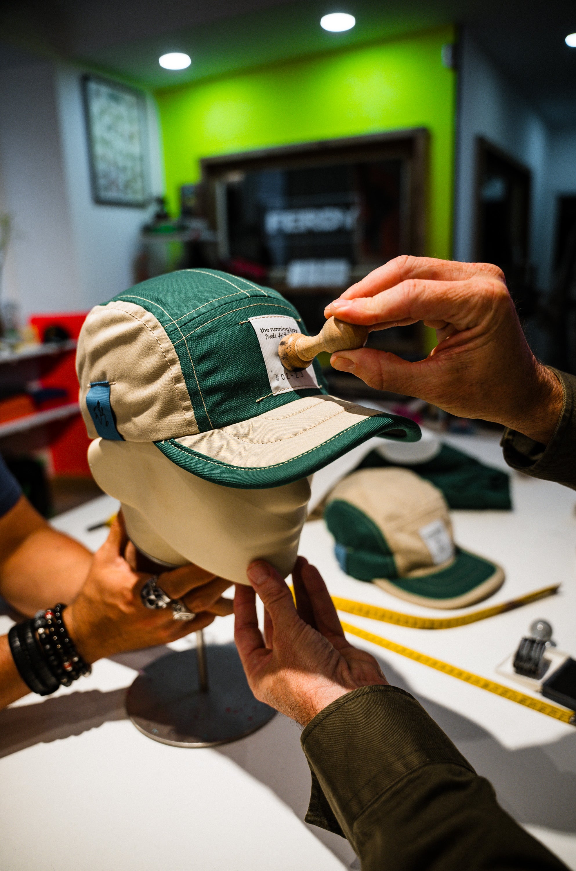 Gorra de 5 paneles 'Savia'. "Proyecto 23". the running boy X Ferdy.
