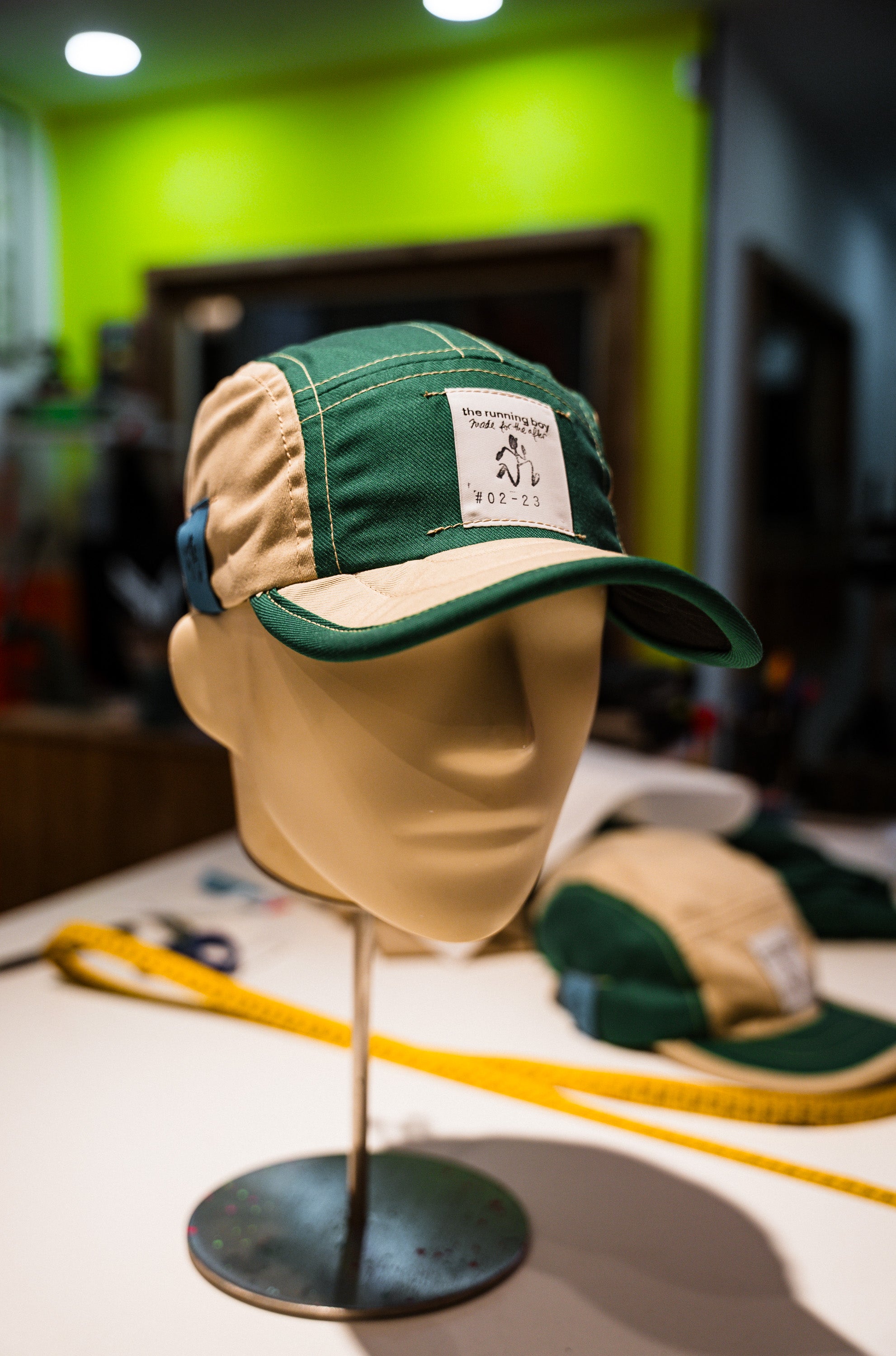Gorra de 5 paneles 'Savia'. "Proyecto 23". the running boy X Ferdy.